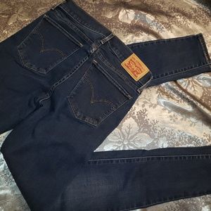 Woman's Levi skinny jeans